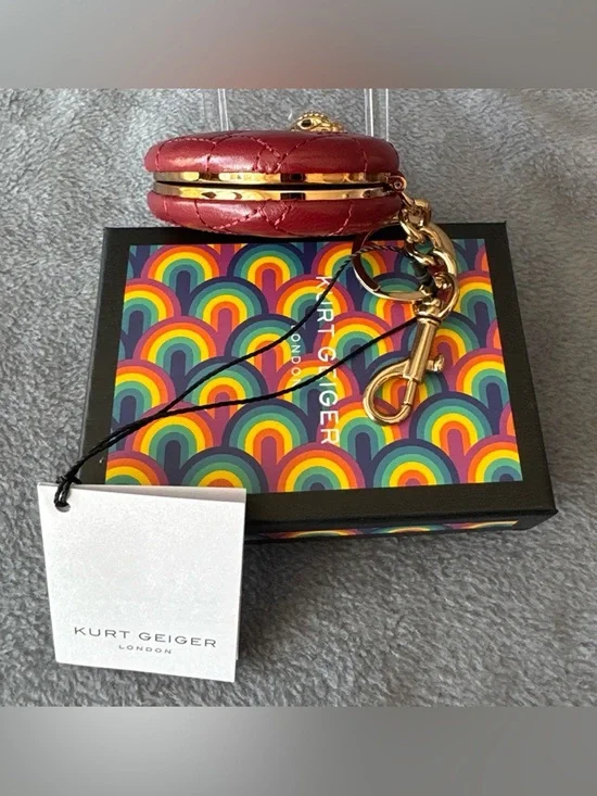 Kurt Geiger NWT Kensington Heart Shaped Mirror Keychain
Comes With A Box - Picture 8 of 13